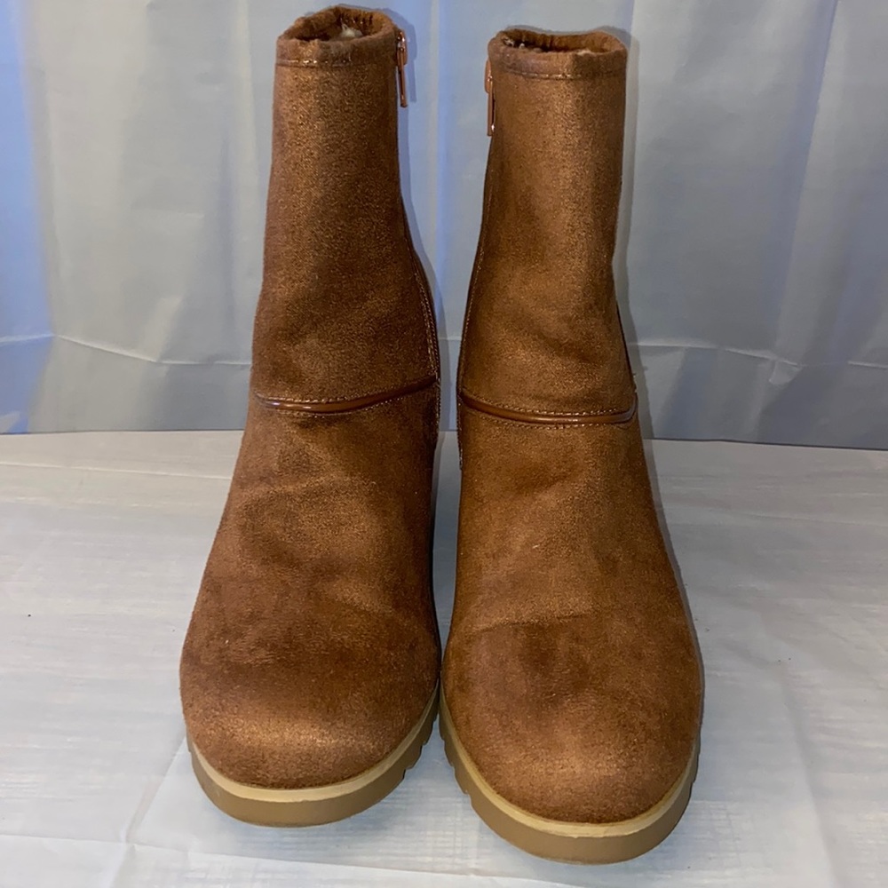 Sz. 9.5 Wedge boots